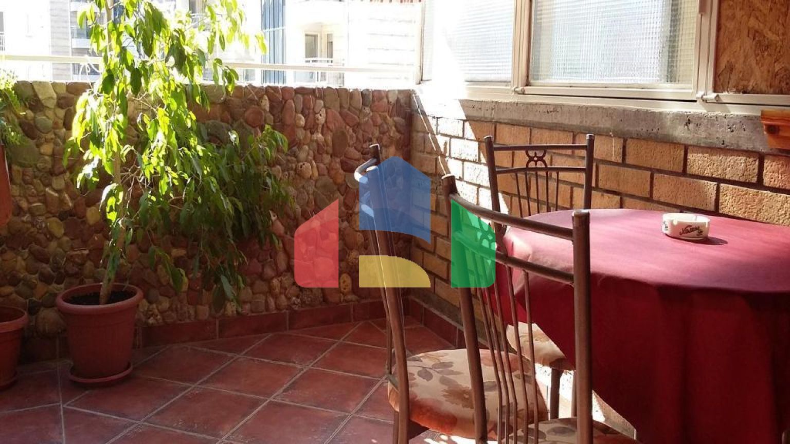 Современная меблированная квартира с двумя спальнями