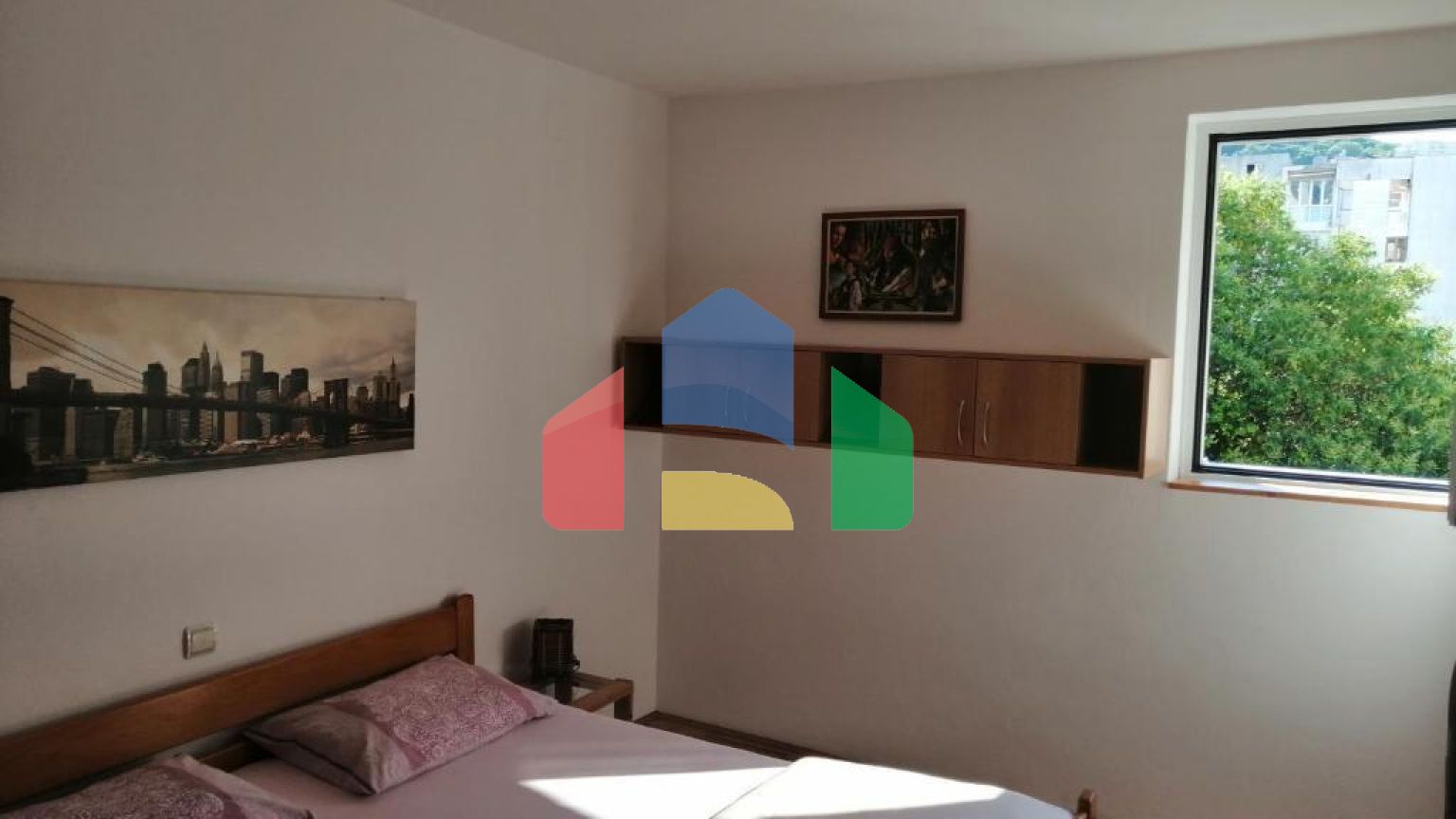 Современная меблированная квартира с двумя спальнями