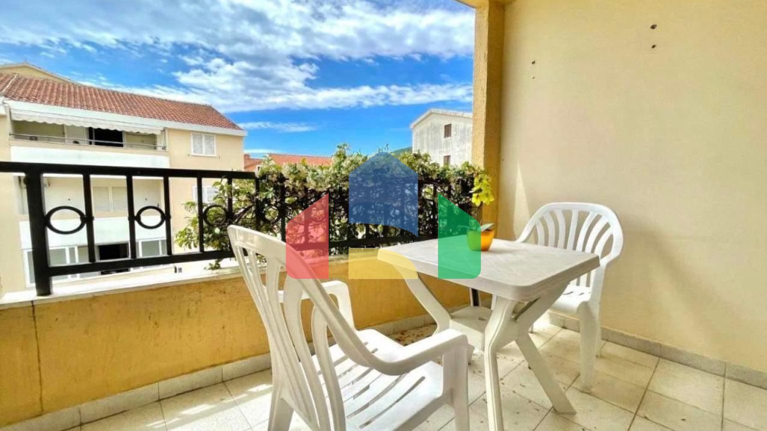 Отель в Будве на 27 номеров