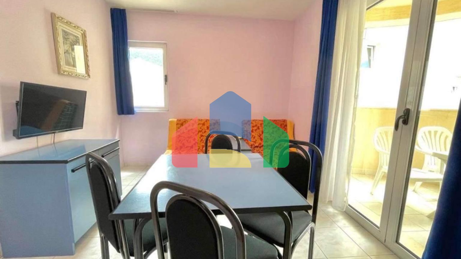 Отель в Будве на 27 номеров