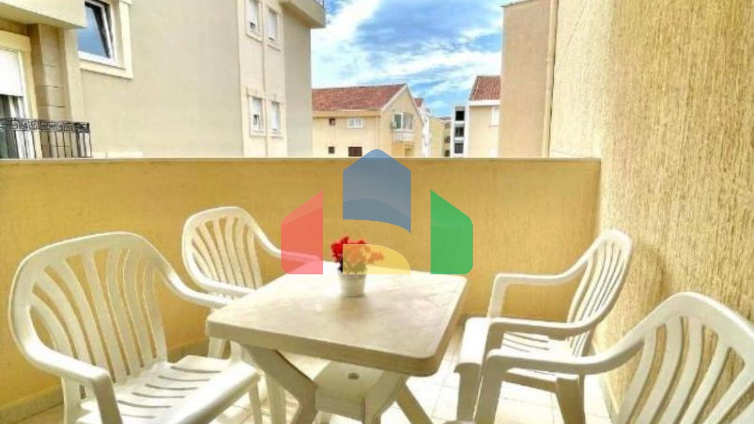 Отель в Будве на 27 номеров