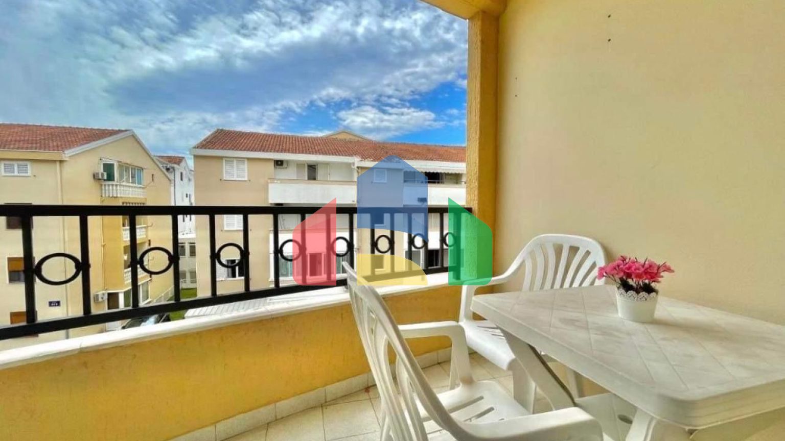 Отель в Будве на 27 номеров