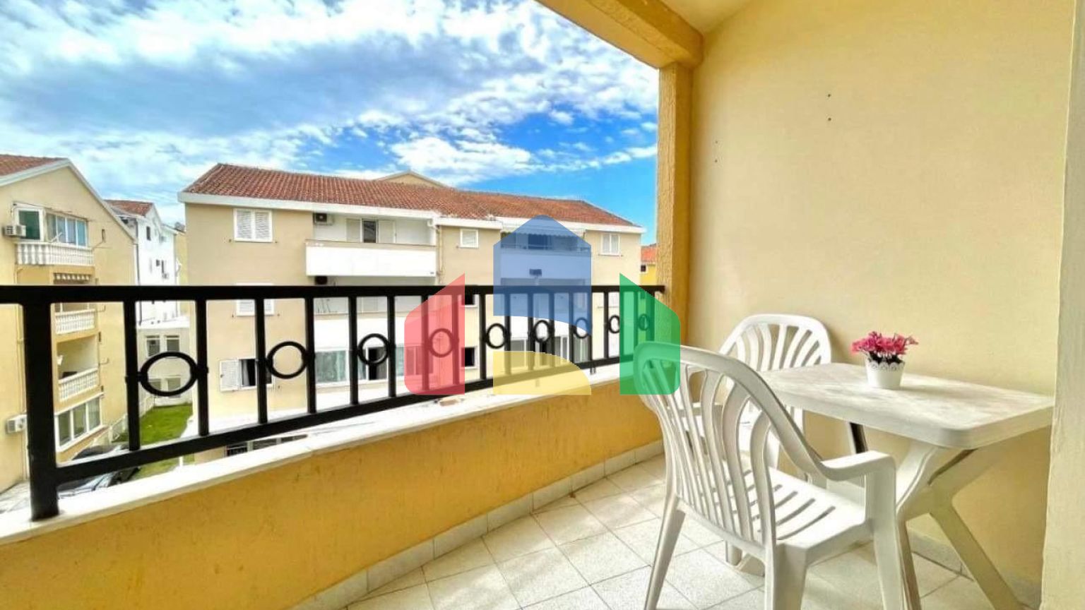 Отель в Будве на 27 номеров