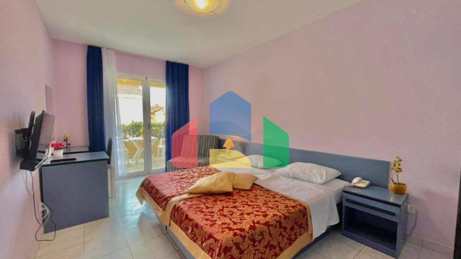 Отель в Будве на 27 номеров