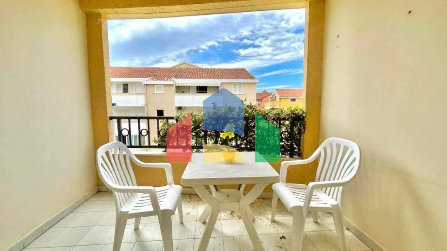 Отель в Будве на 27 номеров