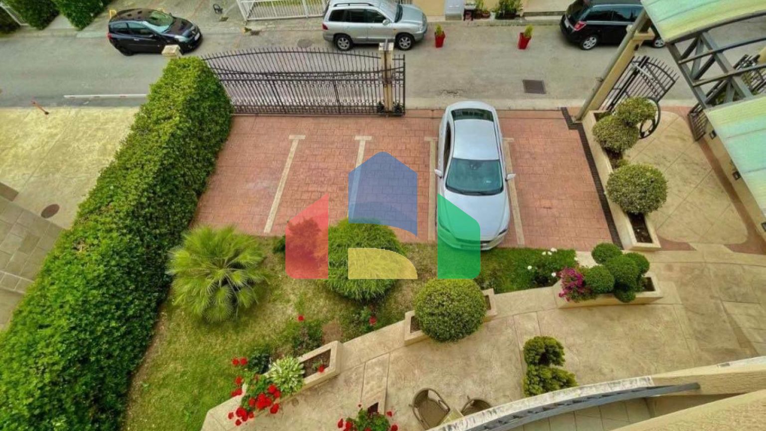 Отель в Будве на 27 номеров