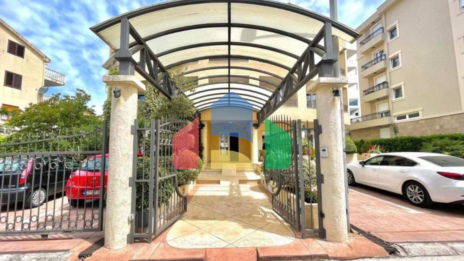 Отель в Будве на 27 номеров