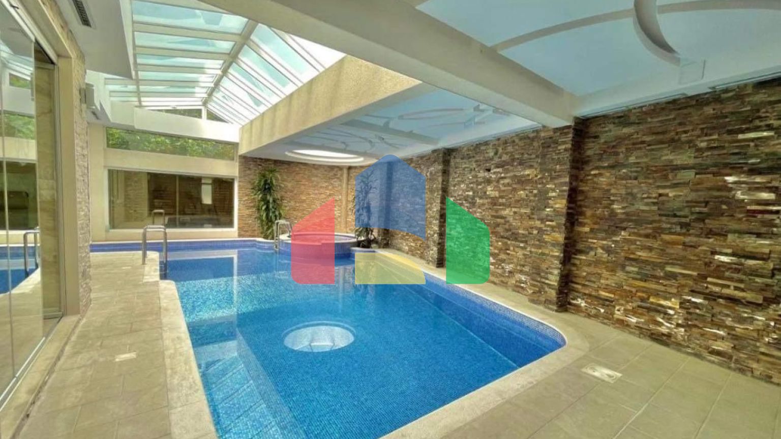 Отель в Будве на 27 номеров