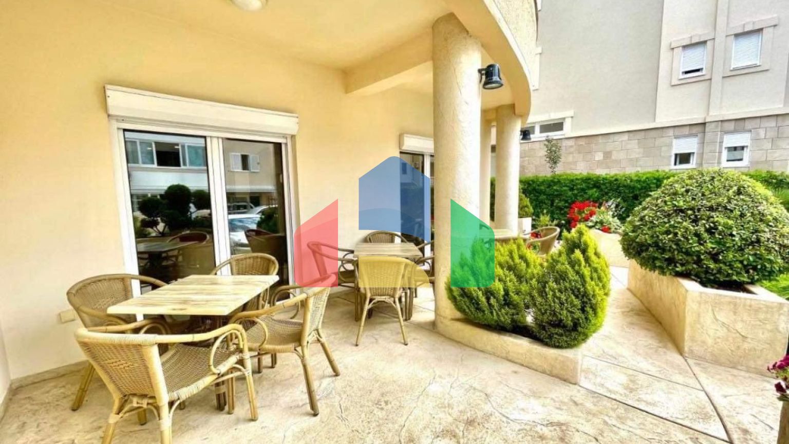 Отель в Будве на 27 номеров