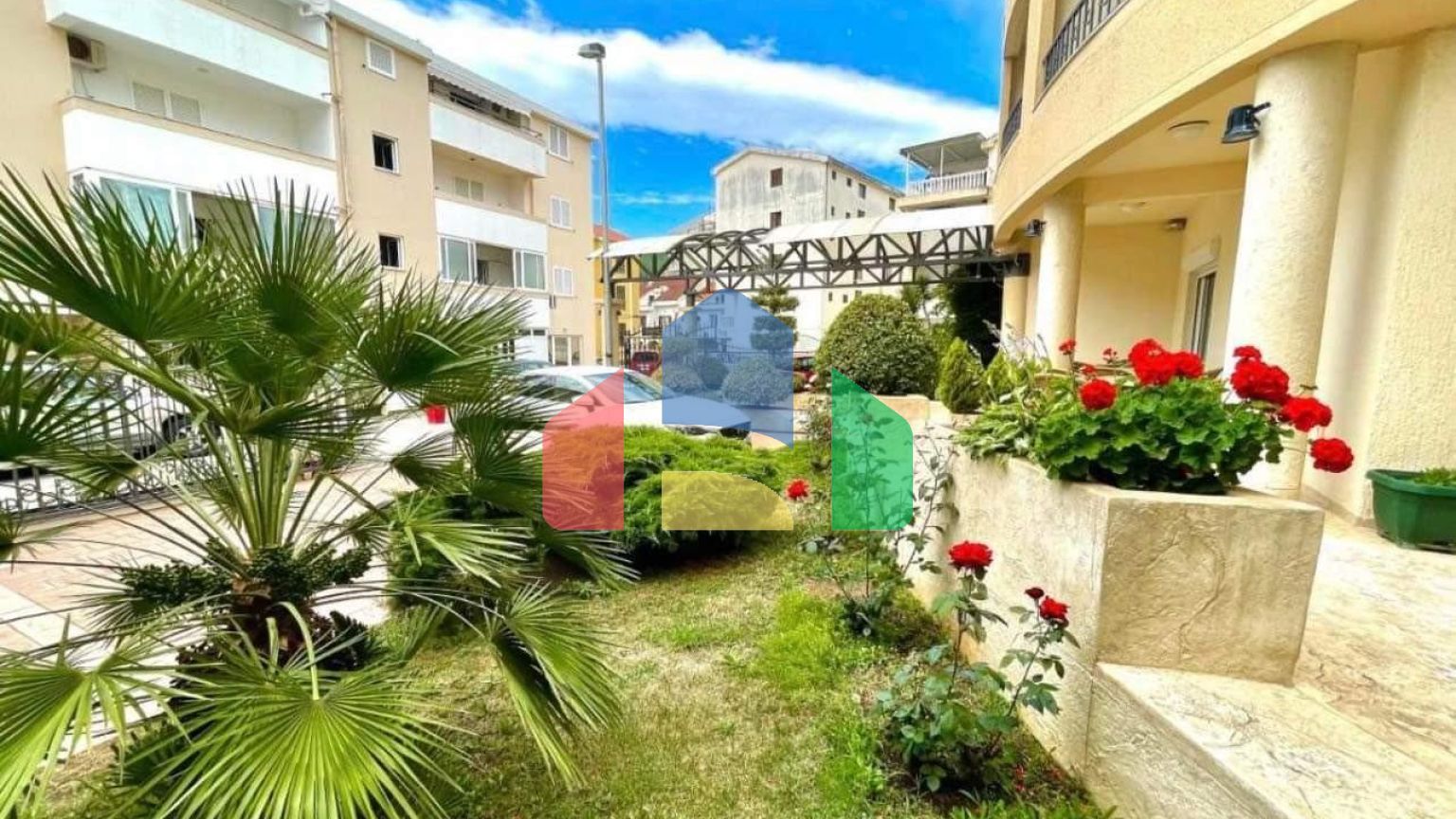 Отель в Будве на 27 номеров