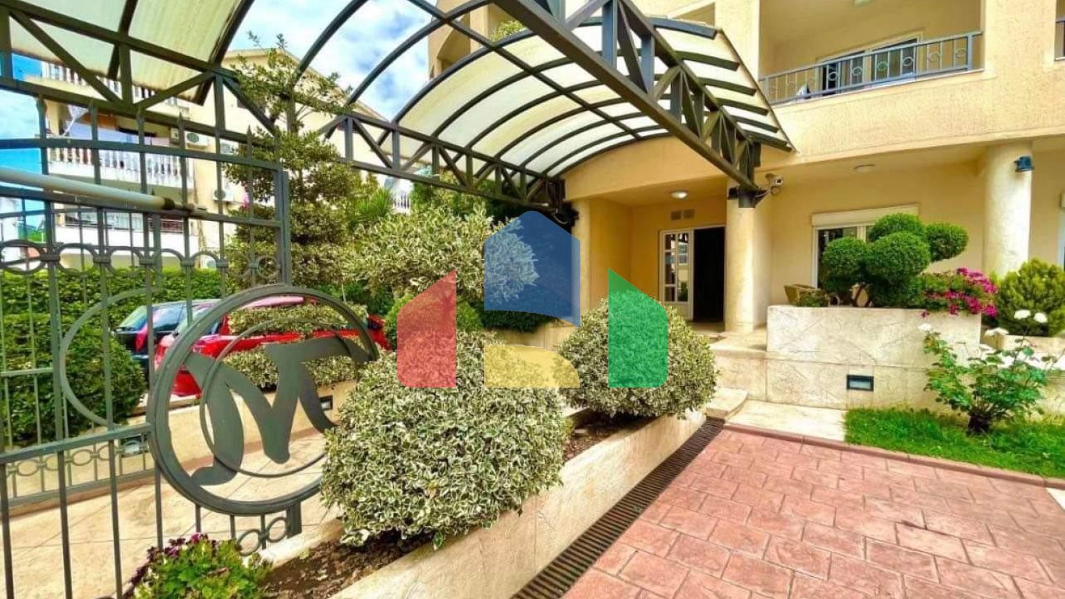 Отель в Будве на 27 номеров