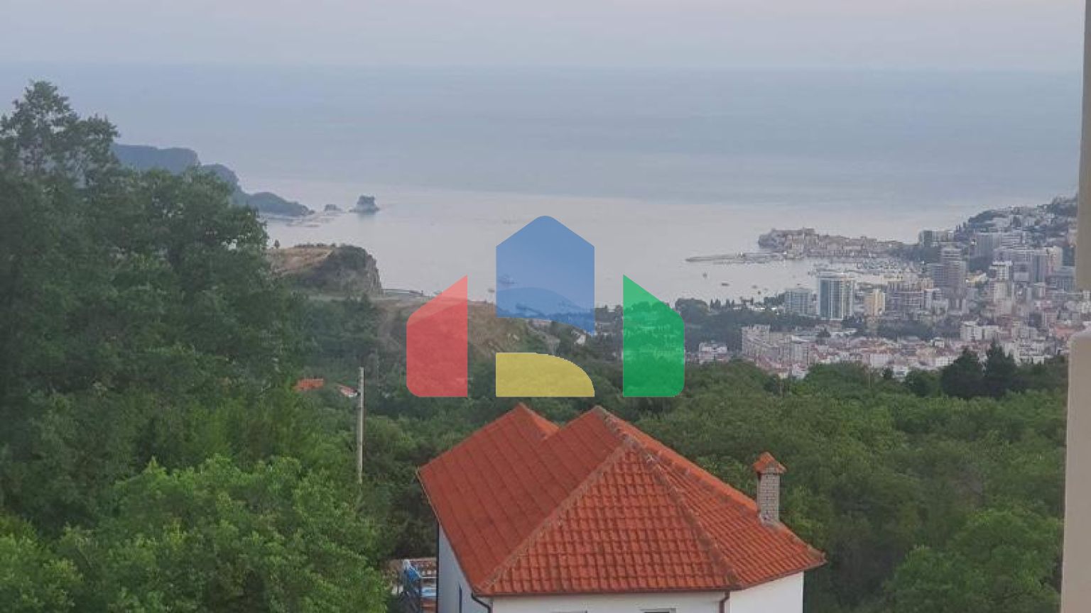 Отель с бассейном в Марковичи, Будва