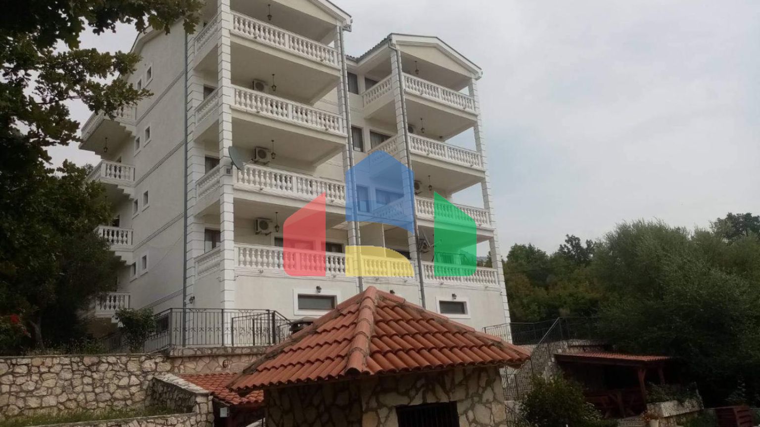 Отель с бассейном в Марковичи, Будва