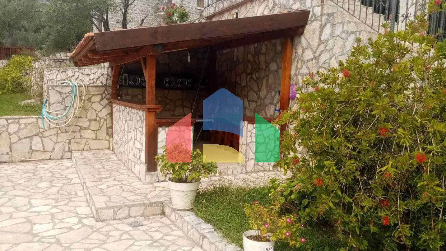 Отель с бассейном в Марковичи, Будва