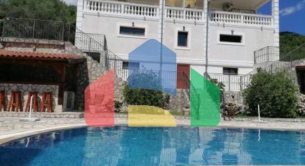 Отель с бассейном в Марковичи, Будва