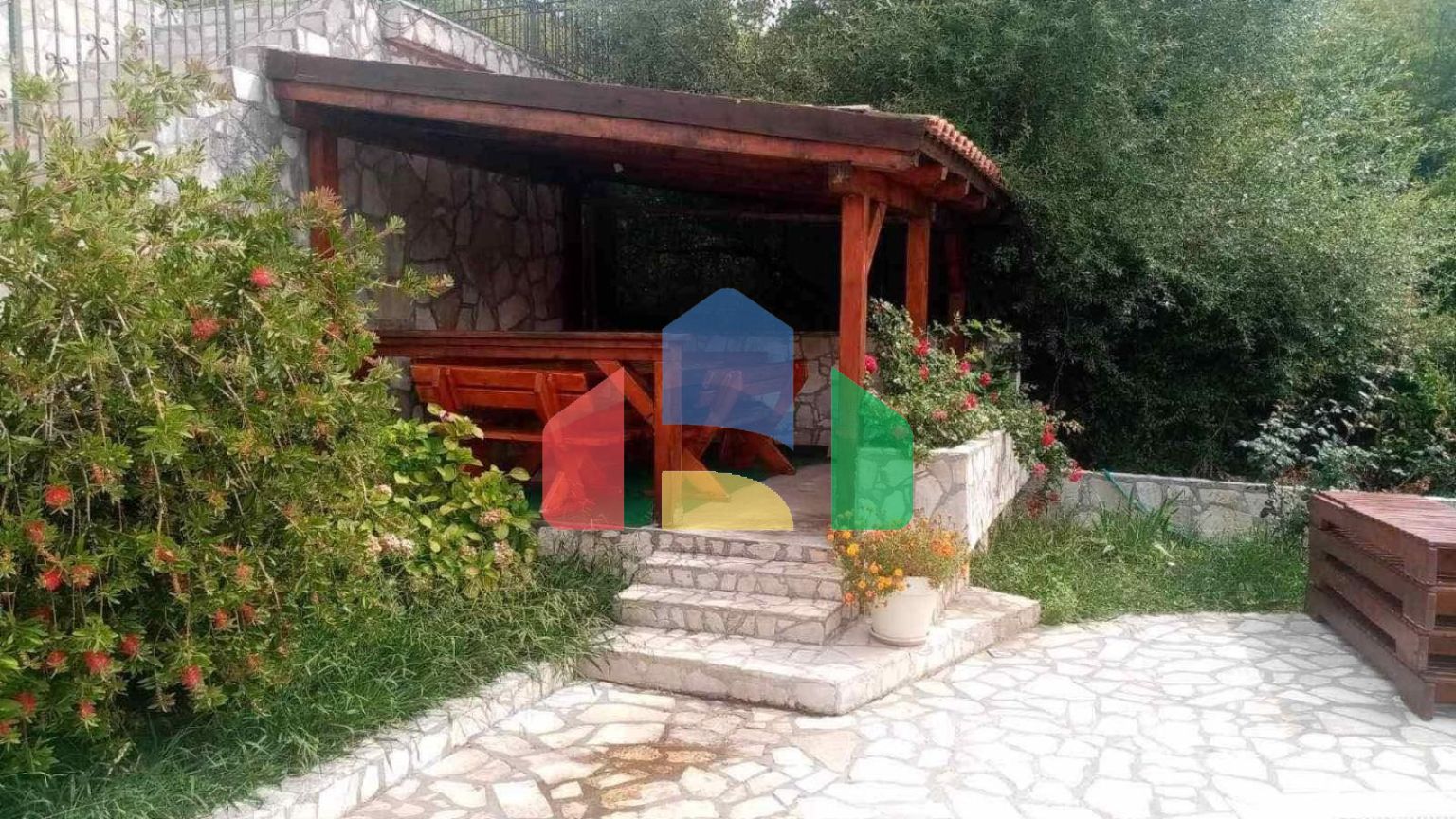 Отель с бассейном в Марковичи, Будва