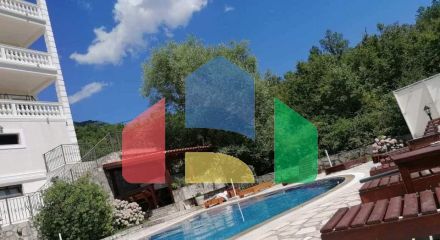 Отель с бассейном в Марковичи, Будва