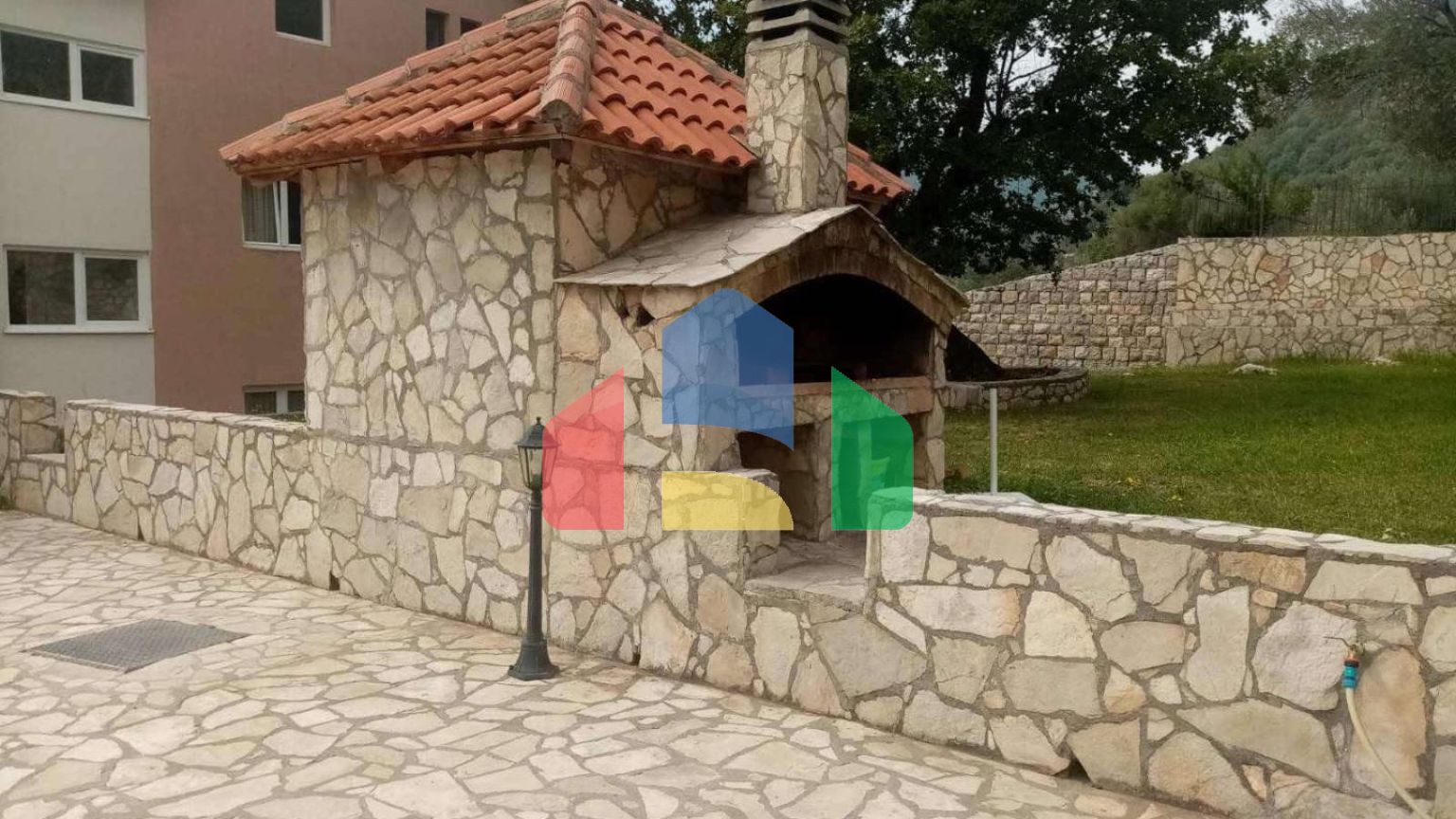 Отель с бассейном в Марковичи, Будва