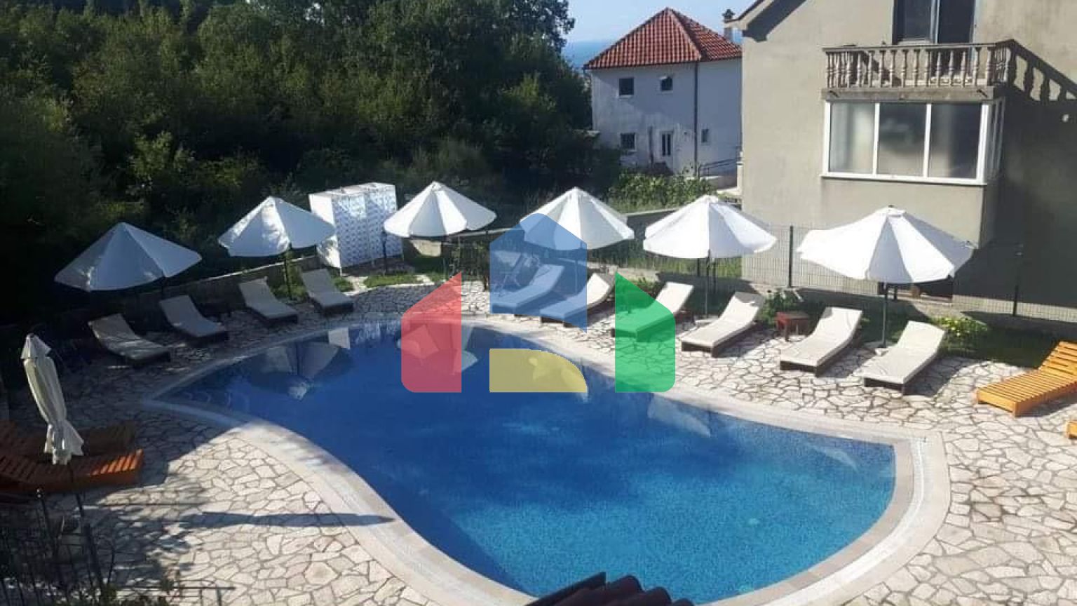 Отель с бассейном в Марковичи, Будва