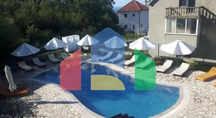 Отель с бассейном в Марковичи, Будва