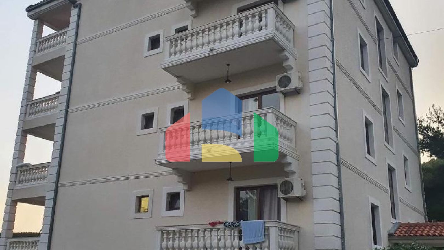 Отель с бассейном в Марковичи, Будва