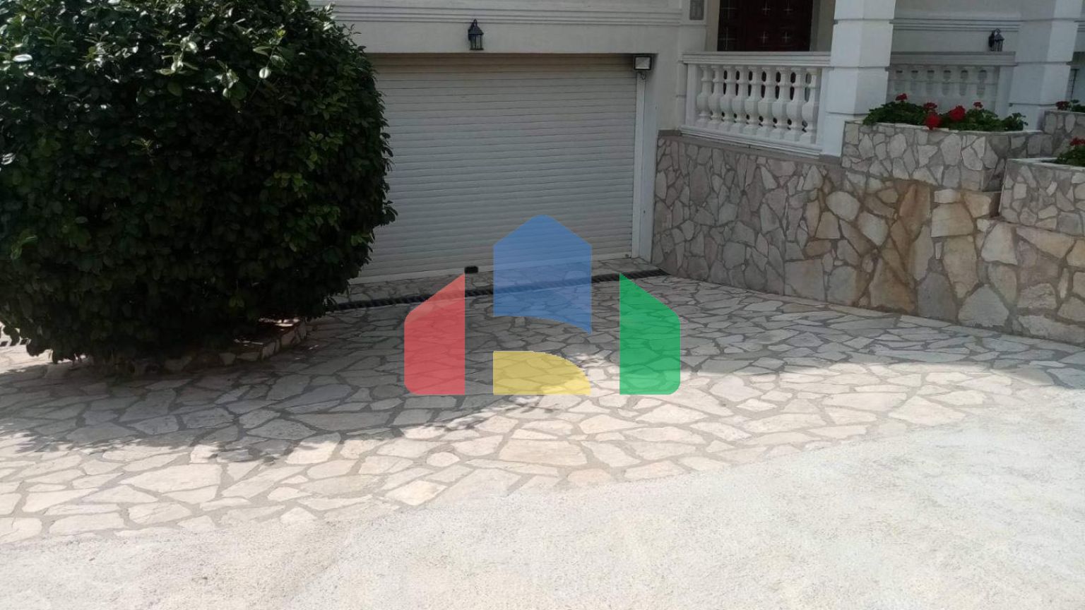 Отель с бассейном в Марковичи, Будва