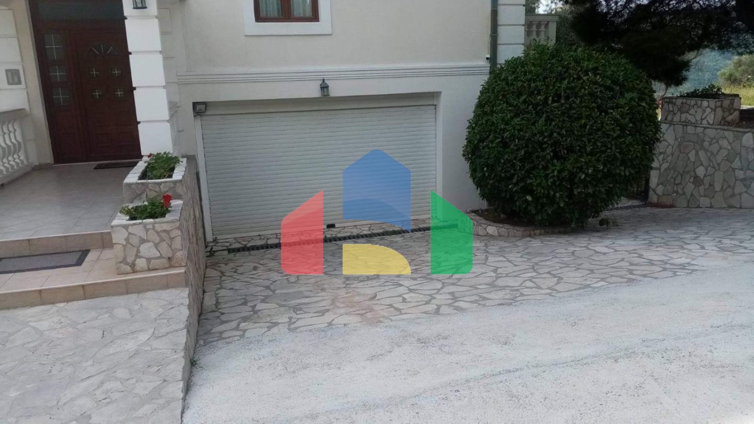 Отель с бассейном в Марковичи, Будва