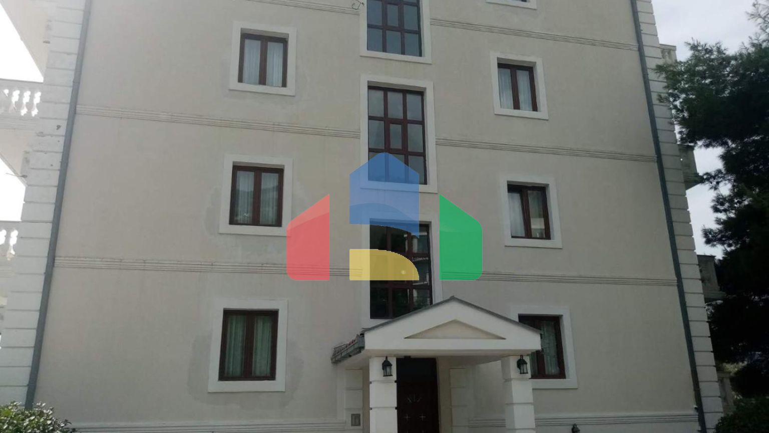 Отель с бассейном в Марковичи, Будва