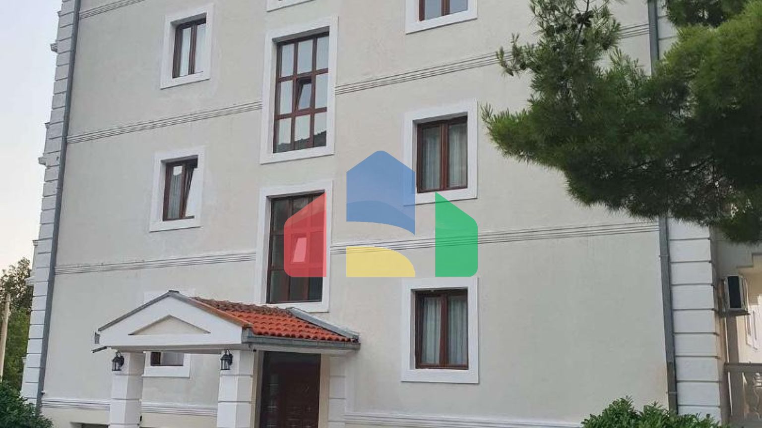 Отель с бассейном в Марковичи, Будва