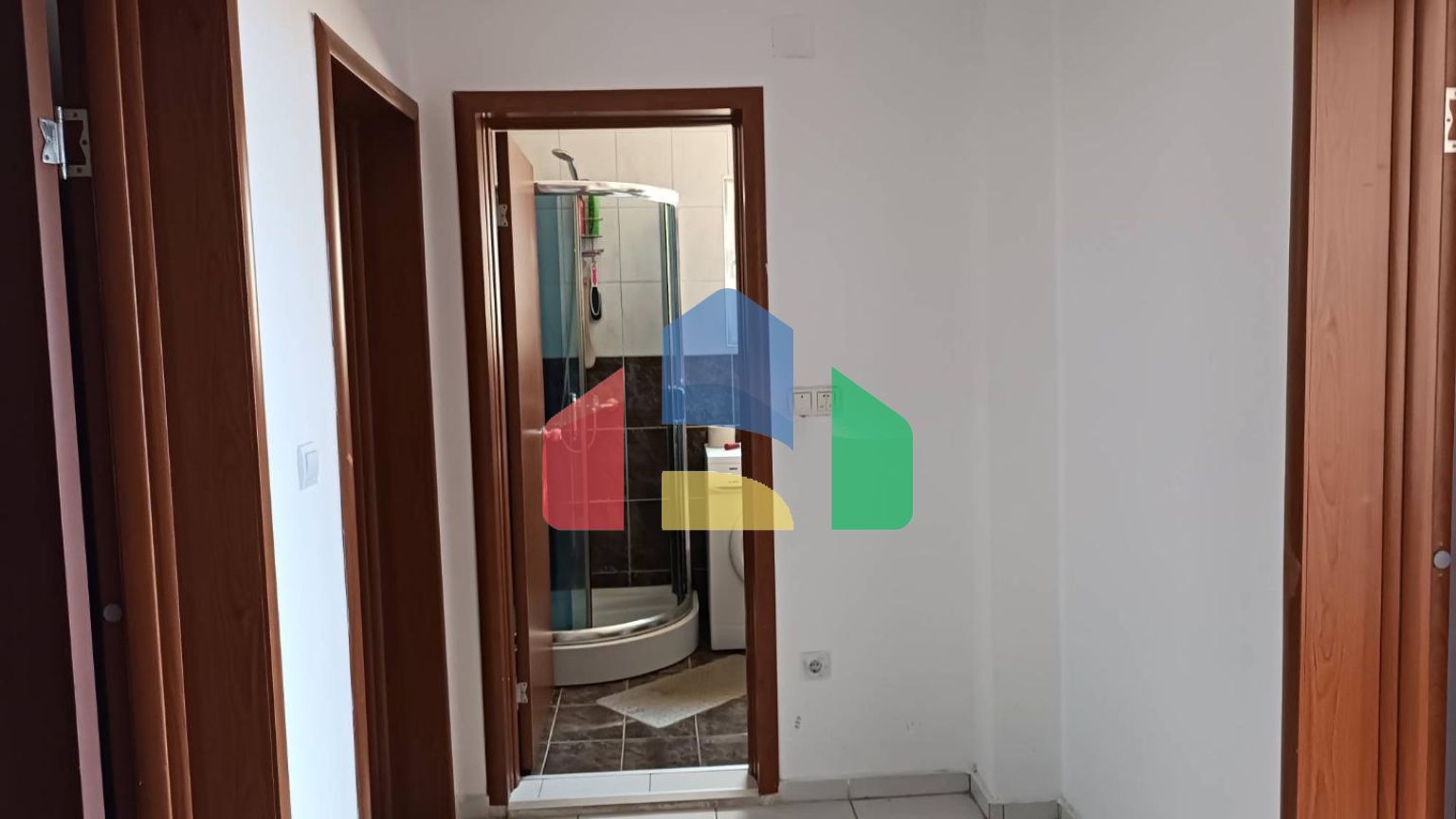 Квартира с 2 спальнями и видом на море в Сеоце, Будва.