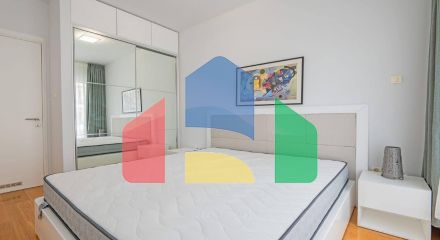 Комфортная квартира в апарт отеле 5* на 1-й линии моря в самом центре Будвы.