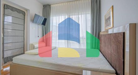 Комфортная квартира в апарт отеле 5* на 1-й линии моря в самом центре Будвы.