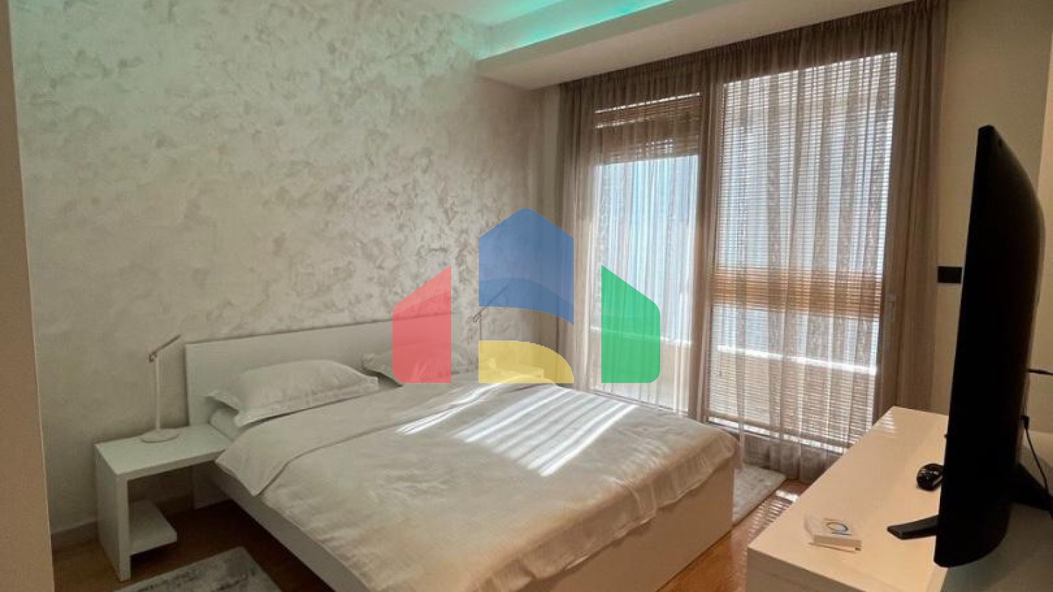 Шикарный пентхаус в центре Будвы по супер цене ниже рынка.