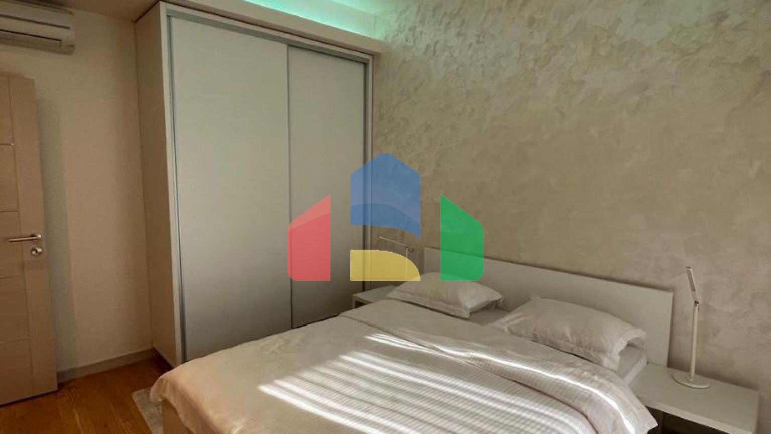 Шикарный пентхаус в центре Будвы по супер цене ниже рынка.