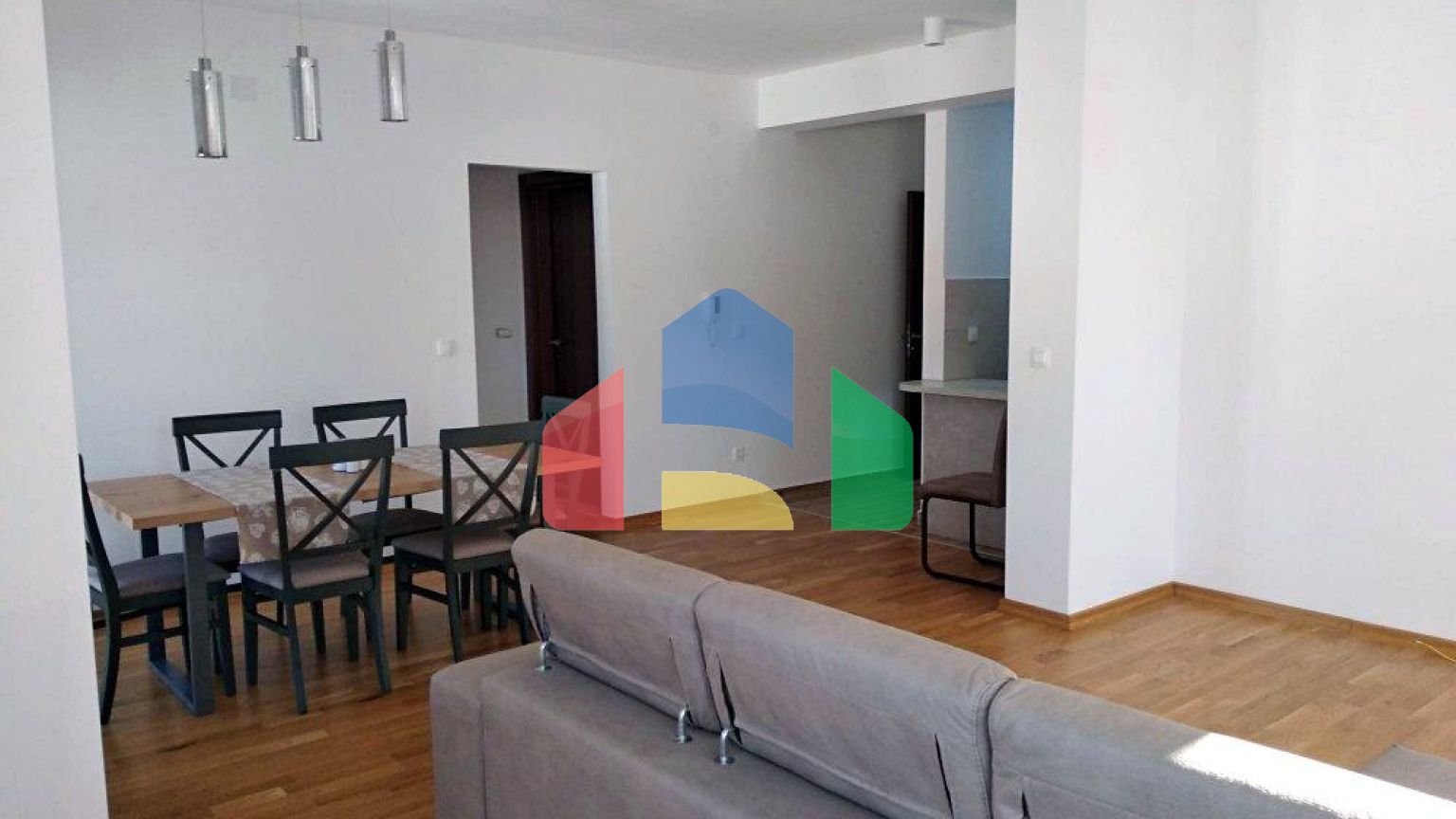 Квартира в новом доме в самом центре Будвы в 5 минутах от моря