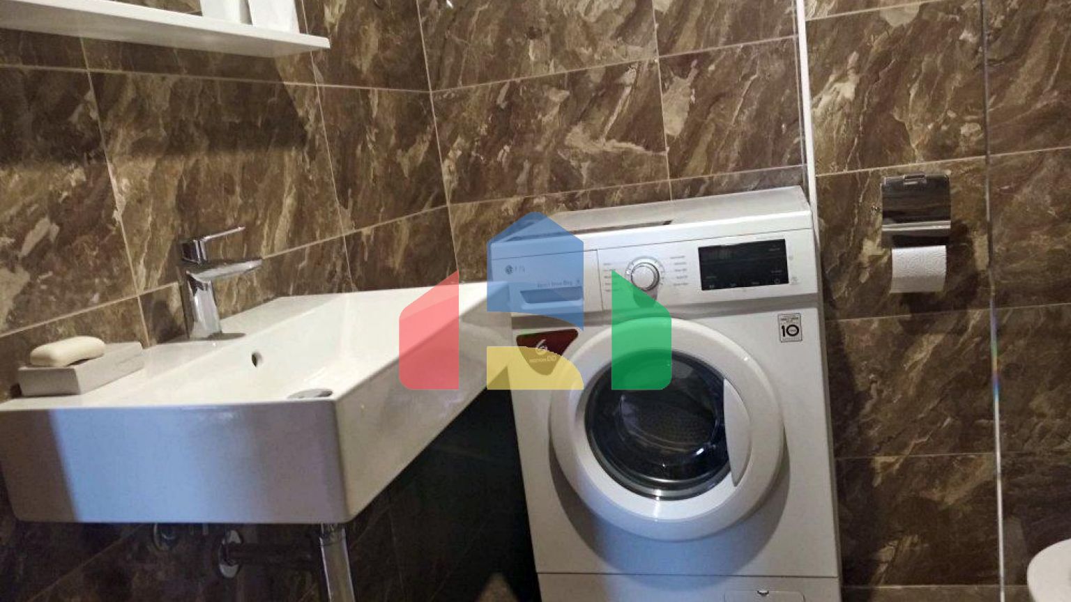 Квартира в новом доме в самом центре Будвы в 5 минутах от моря