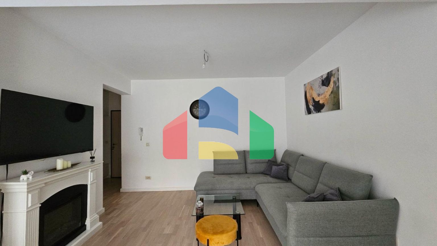 Квартира с 2 спальнями в Лази с собственным двором