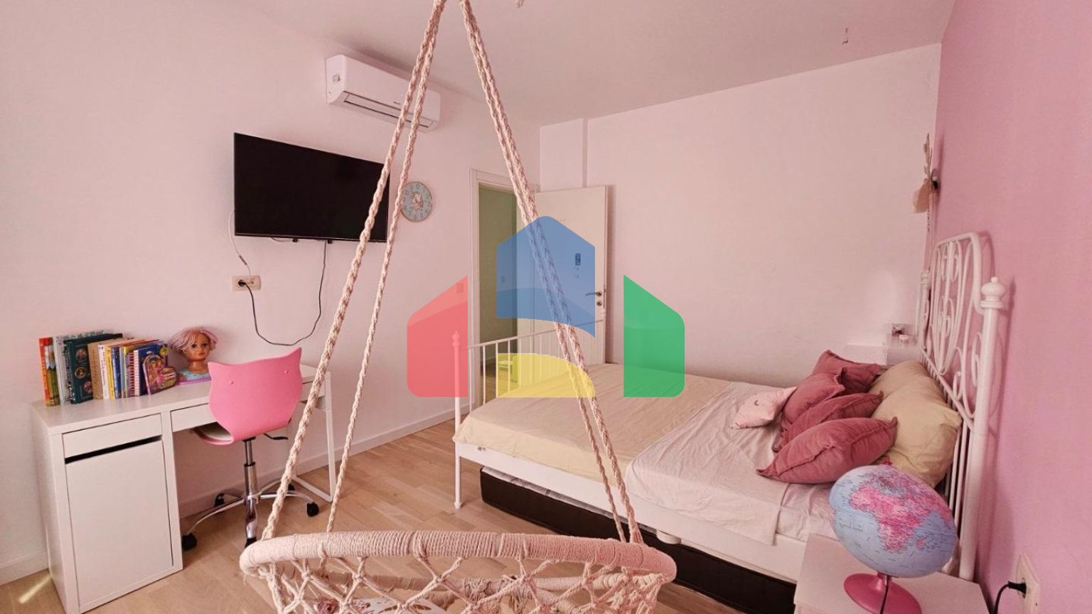 Квартира с 2 спальнями в Лази с собственным двором