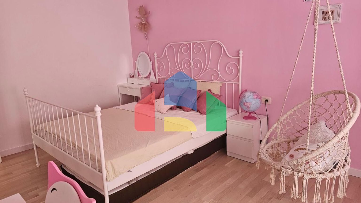 Квартира с 2 спальнями в Лази с собственным двором