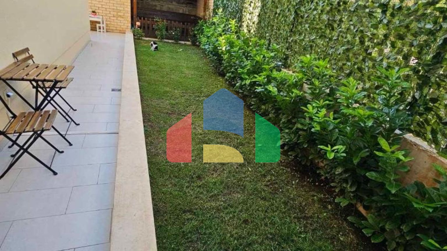 Квартира с 2 спальнями в Лази с собственным двором