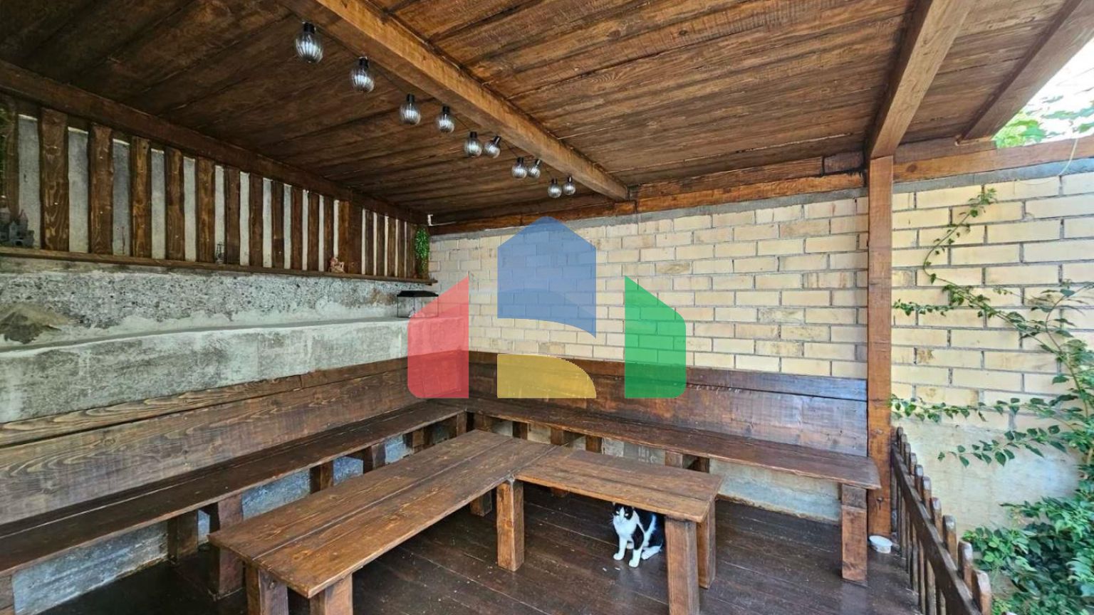 Квартира с 2 спальнями в Лази с собственным двором