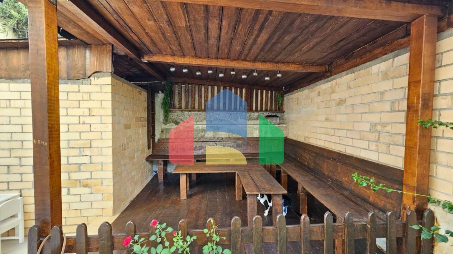 Квартира с 2 спальнями в Лази с собственным двором