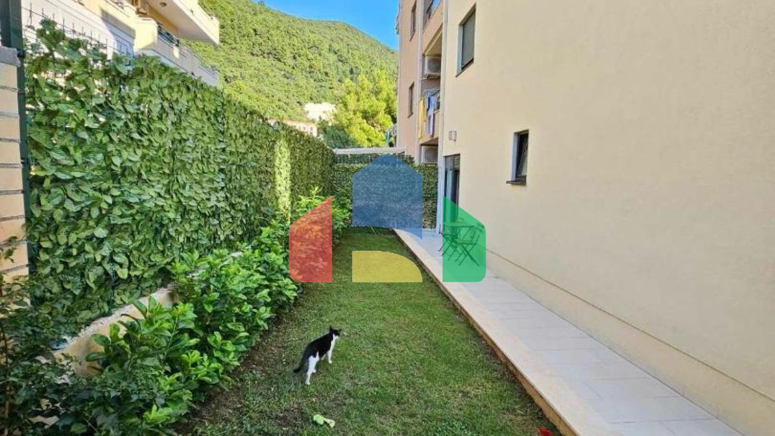 Квартира с 2 спальнями в Лази с собственным двором