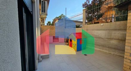 Квартира с 2 спальнями в Лази с собственным двором Квартира с 2 спальнями в Лази с собственным двором