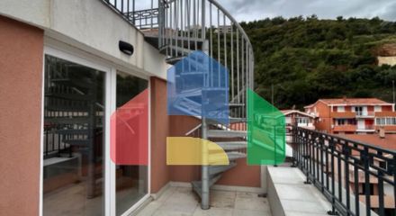Пентхаус с гаражом в районе Госпоштина, Будва