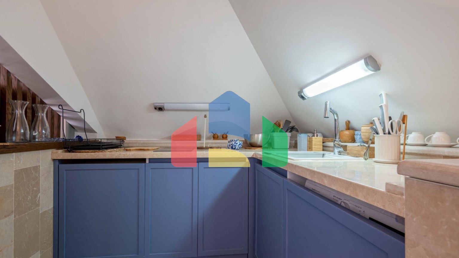 Будва, Старый город - уникальная квартира с видом на пляж и море