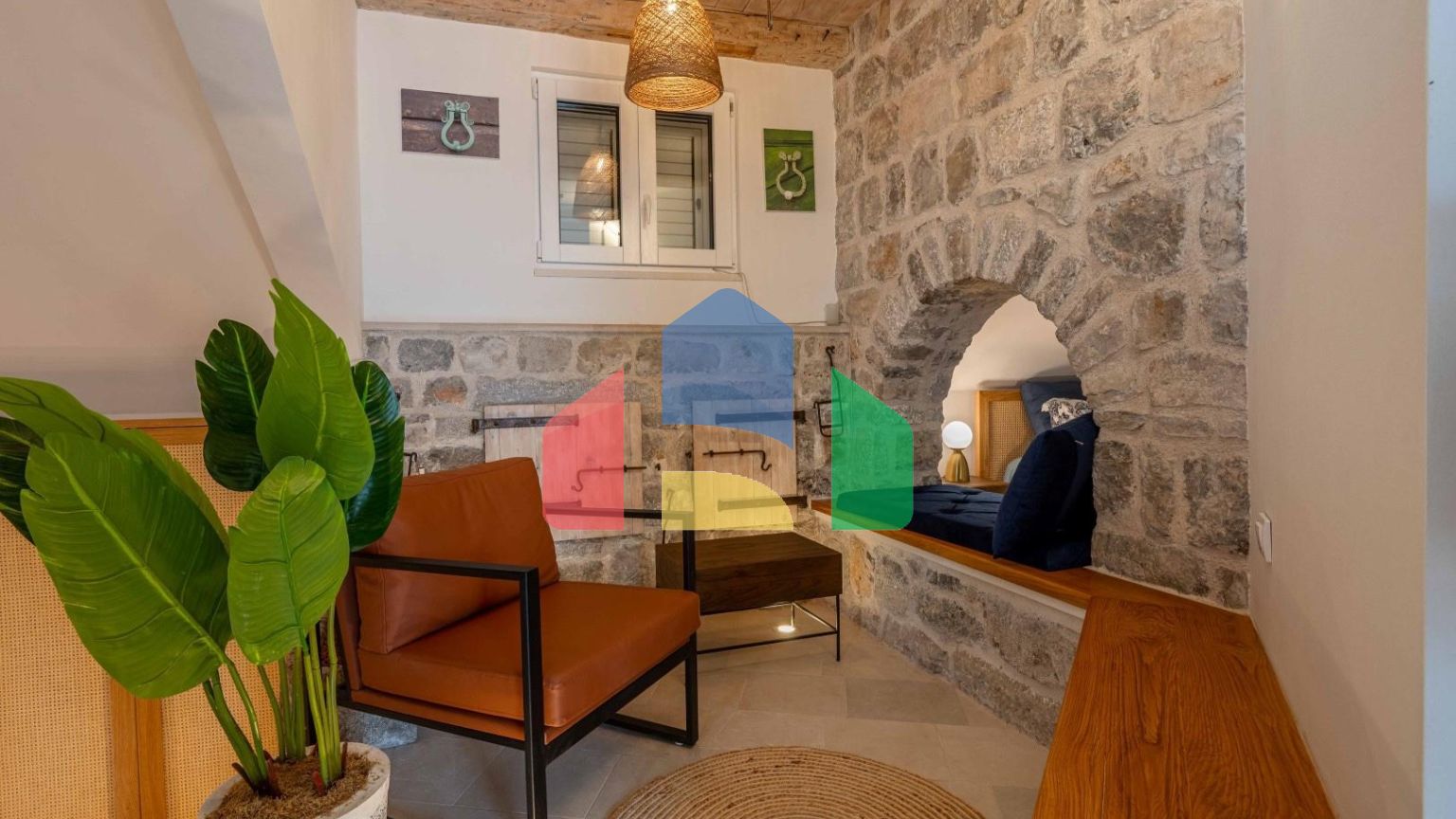 Будва, Старый город - уникальная квартира с видом на пляж и море