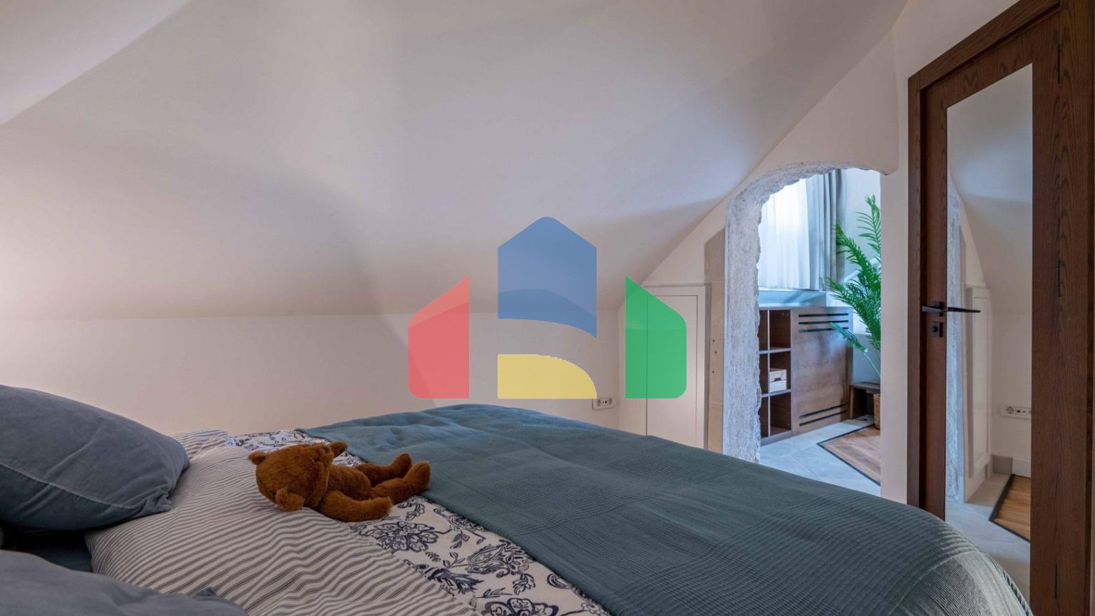 Будва, Старый город - уникальная квартира с видом на пляж и море