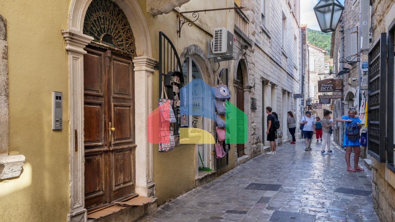 Будва, Старый город - уникальная квартира с видом на пляж и море