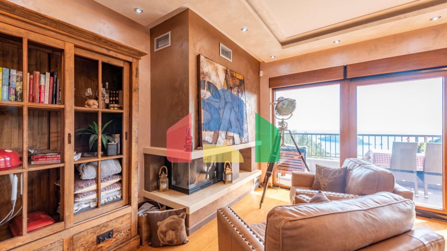 Трехэтажная вилла из камня с бассейном и панорамным видом на море в Марковичи, Будва